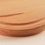 Planche à découper ronde de bar avec une rainure de jus